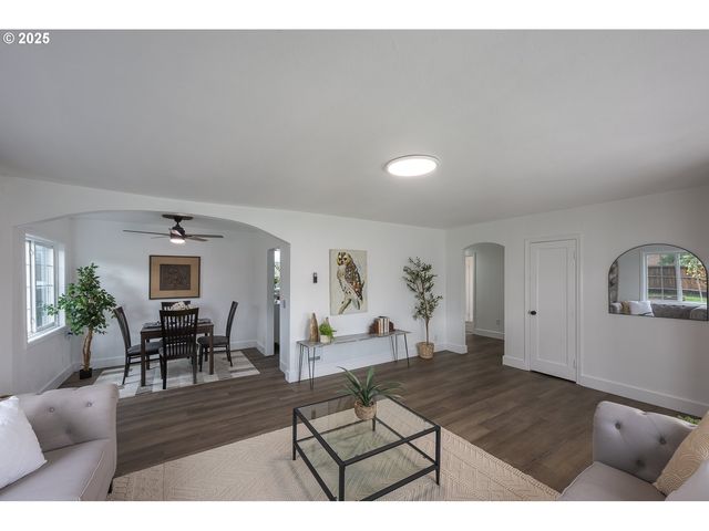 445 Sw MILL St, Sheridan, OR 97378