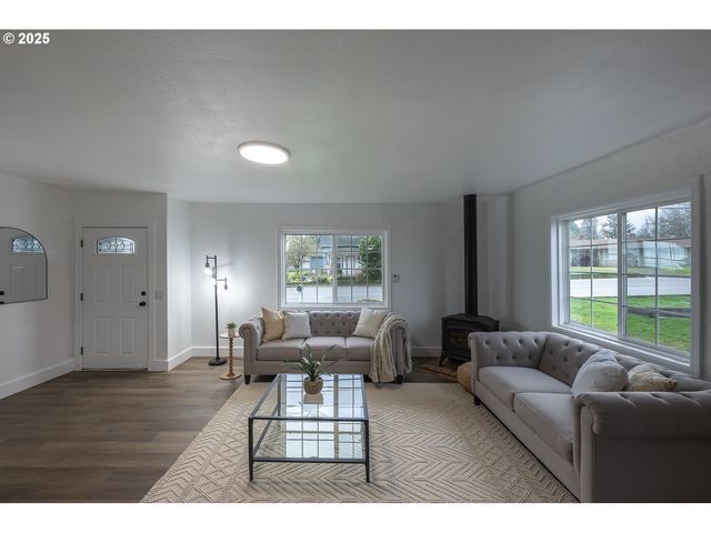 445 Sw MILL St, Sheridan, OR 97378