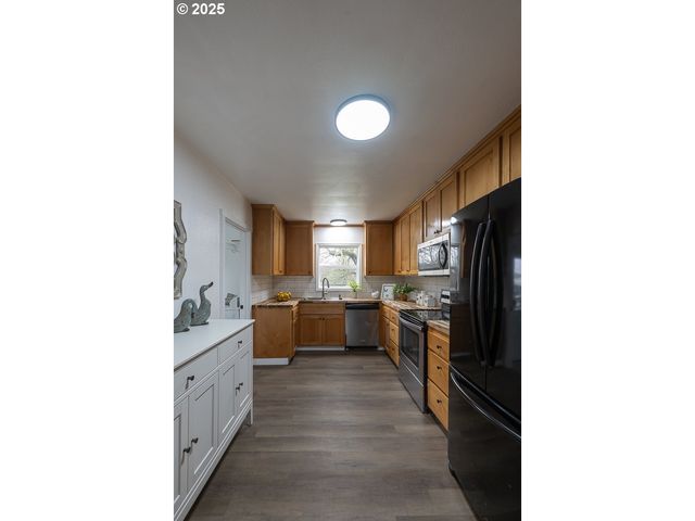 445 Sw MILL St, Sheridan, OR 97378