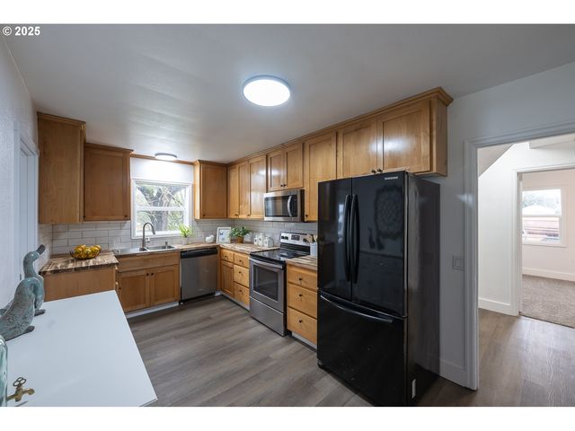 445 Sw MILL St, Sheridan, OR 97378