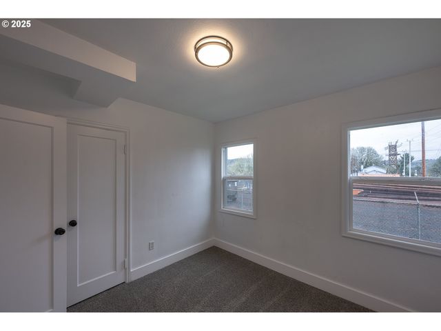 445 Sw MILL St, Sheridan, OR 97378