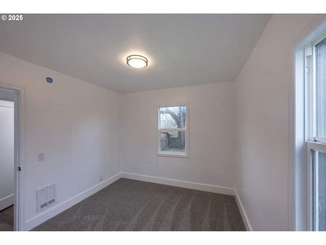 445 Sw MILL St, Sheridan, OR 97378