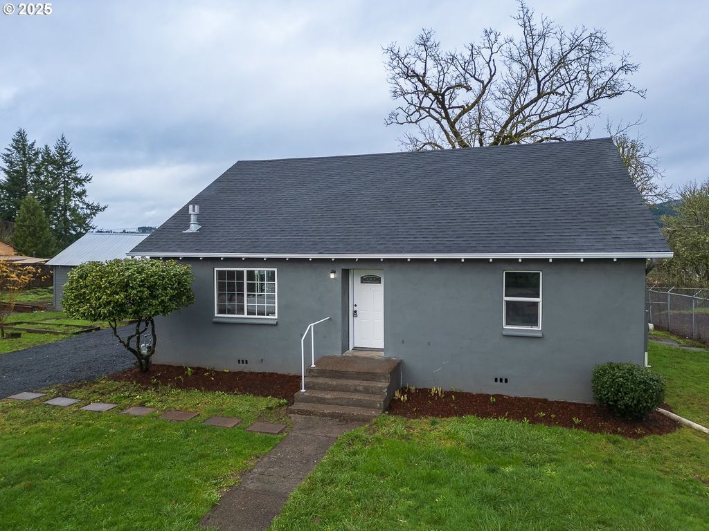 445 Sw MILL St, Sheridan, OR 97378