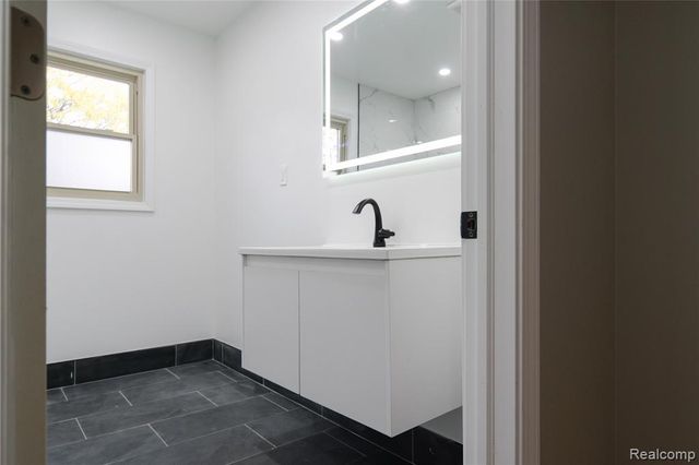 16629 Baylis Street, Detroit, MI 48221