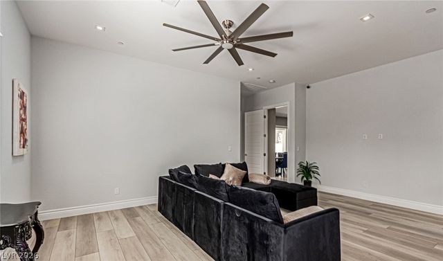 2669 Pioneer Estates Court, Las Vegas, NV 89117
