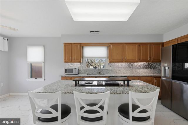 100 KARAKUL CT, Stephens City, VA 22655