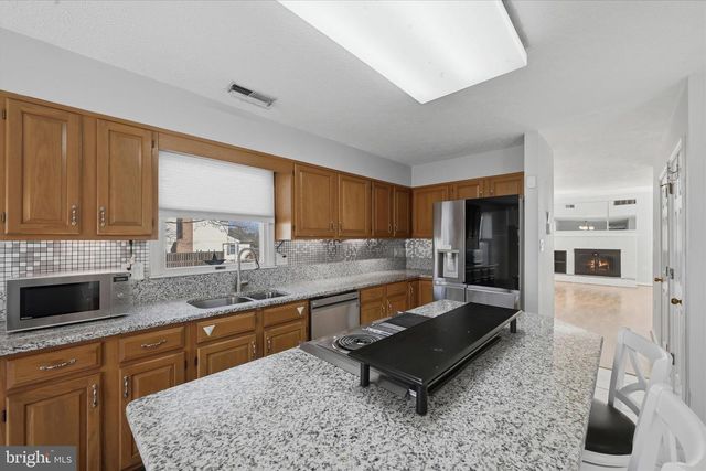 100 KARAKUL CT, Stephens City, VA 22655