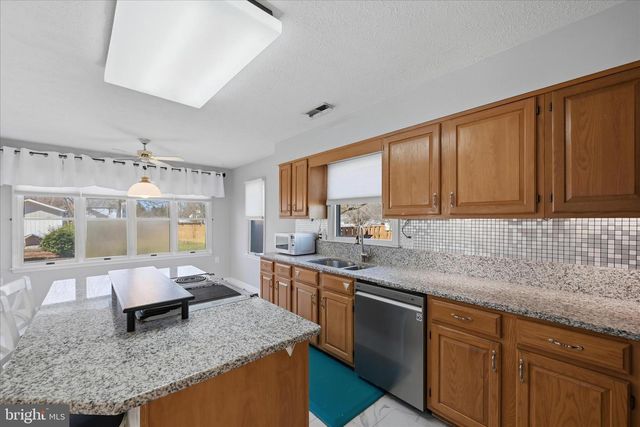 100 KARAKUL CT, Stephens City, VA 22655