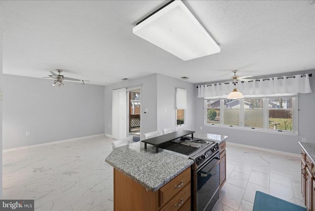 100 KARAKUL CT, Stephens City, VA 22655