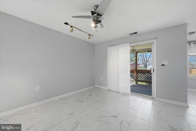 100 KARAKUL CT, Stephens City, VA 22655