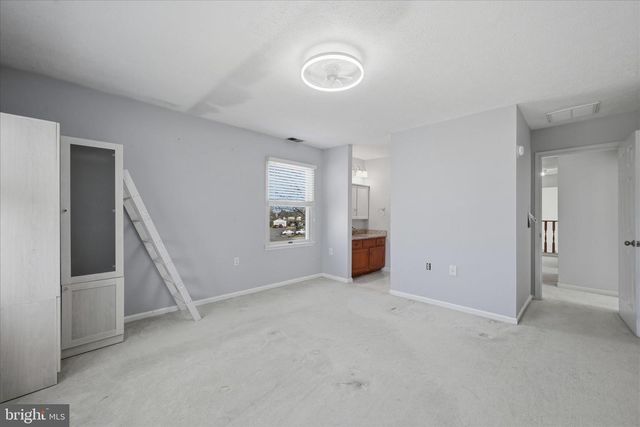 100 KARAKUL CT, Stephens City, VA 22655