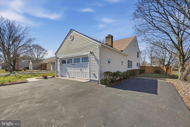 100 KARAKUL CT, Stephens City, VA 22655