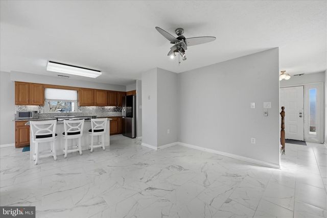 100 KARAKUL CT, Stephens City, VA 22655