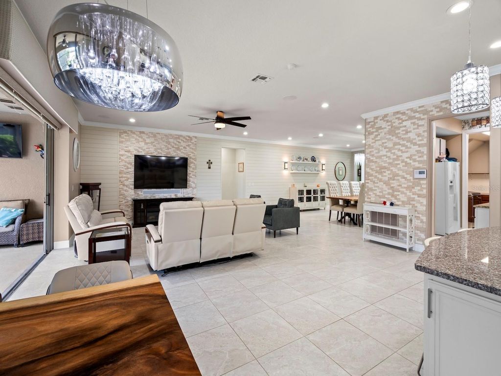 Image 12 of property listing at 2618 MEAD AVENUE, St Cloud, FL 34771