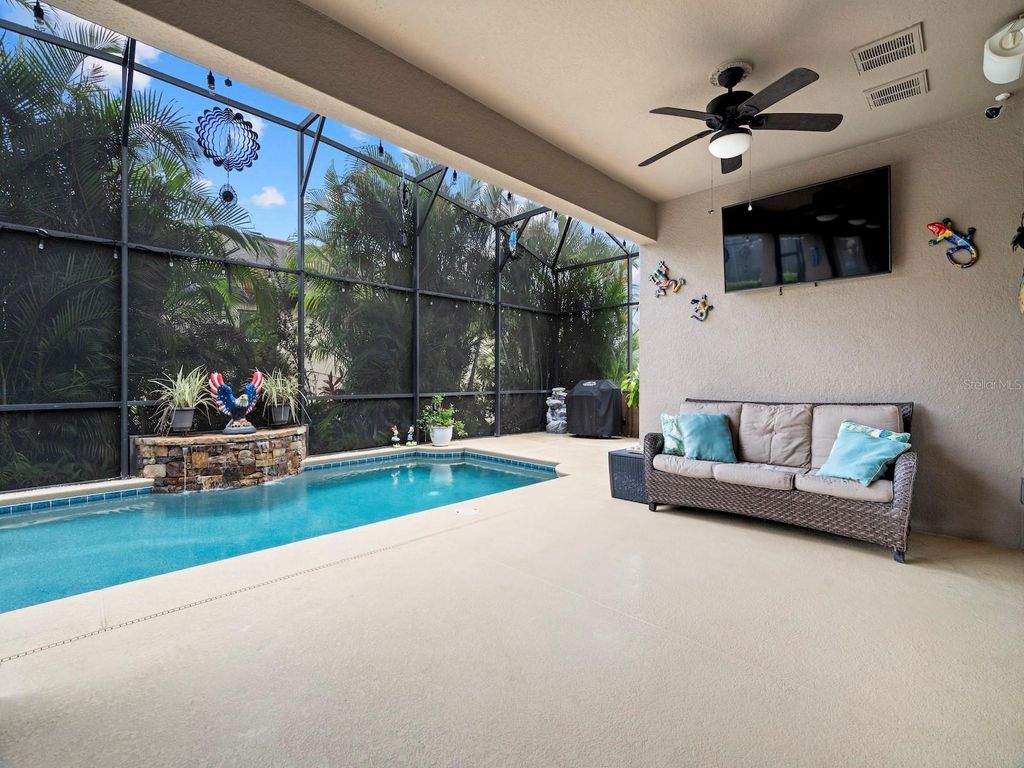 Image 8 of property listing at 2618 MEAD AVENUE, St Cloud, FL 34771