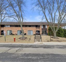 4155 W Rivers Edge CIRCLE #24, Brown Deer, WI 53209