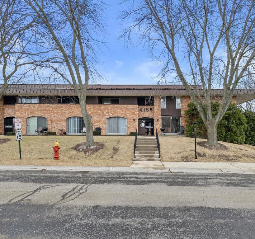 4155 W Rivers Edge CIRCLE #24, Brown Deer, WI 53209