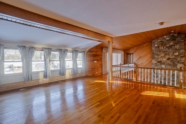 119 Oakridge St., Chicopee, MA 01020