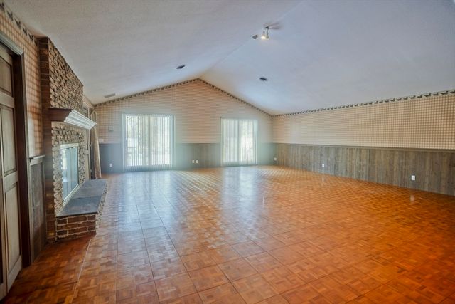 119 Oakridge St., Chicopee, MA 01020