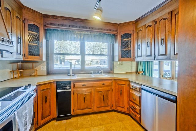 119 Oakridge St., Chicopee, MA 01020