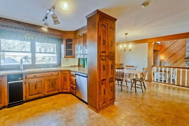 119 Oakridge St., Chicopee, MA 01020