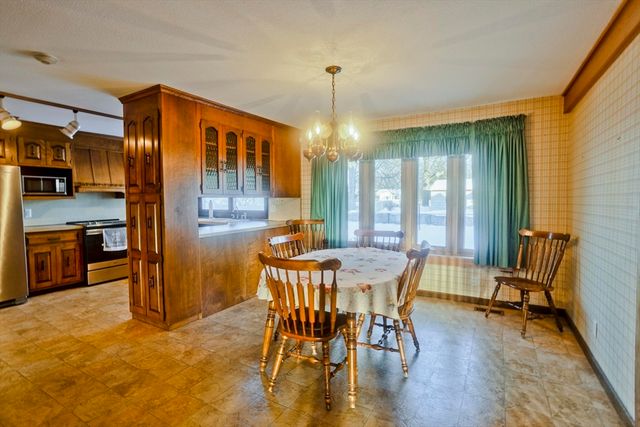 119 Oakridge St., Chicopee, MA 01020