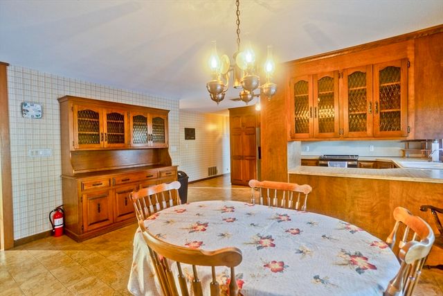 119 Oakridge St., Chicopee, MA 01020