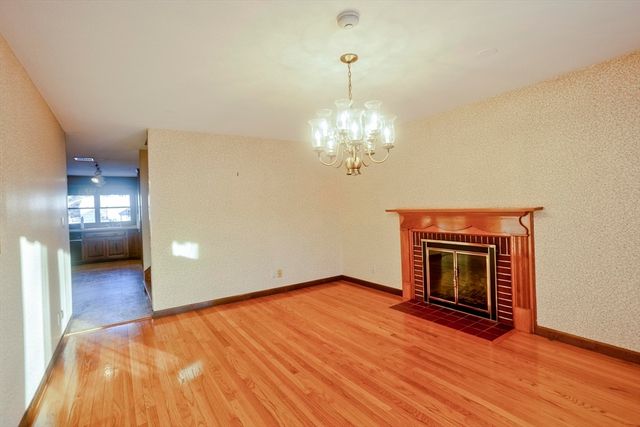 119 Oakridge St., Chicopee, MA 01020
