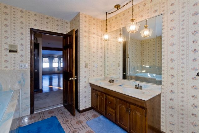 119 Oakridge St., Chicopee, MA 01020