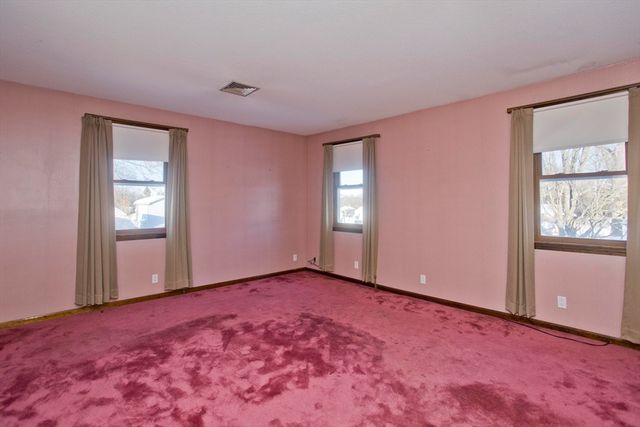 119 Oakridge St., Chicopee, MA 01020