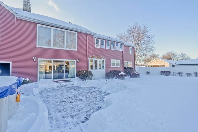 119 Oakridge St., Chicopee, MA 01020
