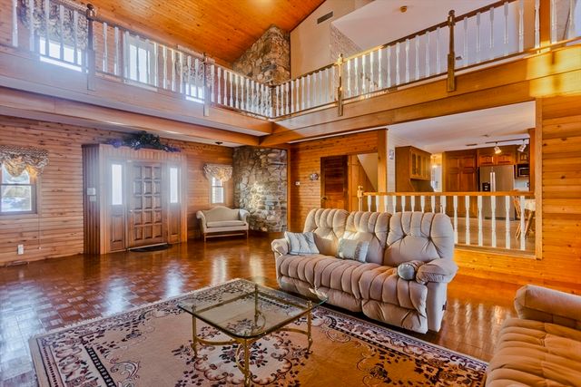 119 Oakridge St., Chicopee, MA 01020