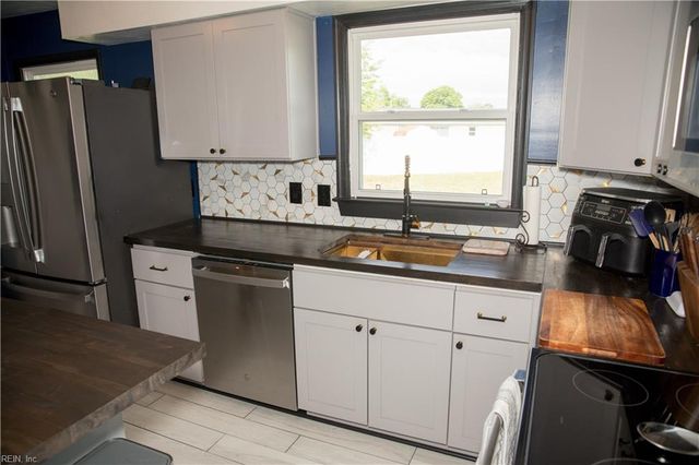 7 Lake Forest CT, Portsmouth, VA 23701