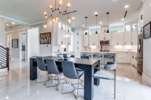 2043 Canada Drive, Dallas, TX 75212