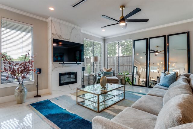 2043 Canada Drive, Dallas, TX 75212