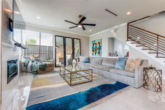 2043 Canada Drive, Dallas, TX 75212