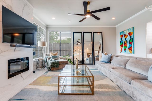 2043 Canada Drive, Dallas, TX 75212