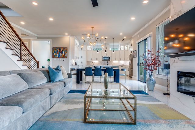 2043 Canada Drive, Dallas, TX 75212