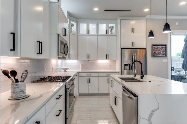 2043 Canada Drive, Dallas, TX 75212