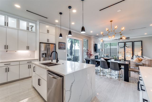 2043 Canada Drive, Dallas, TX 75212