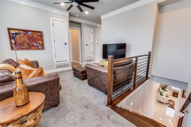 2043 Canada Drive, Dallas, TX 75212