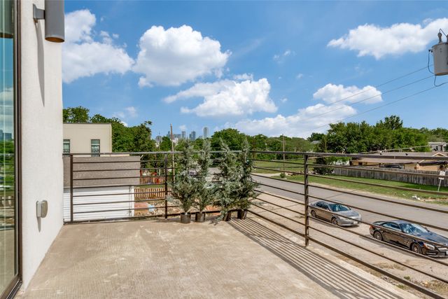 2043 Canada Drive, Dallas, TX 75212