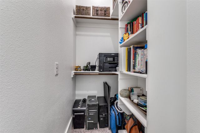 2043 Canada Drive, Dallas, TX 75212