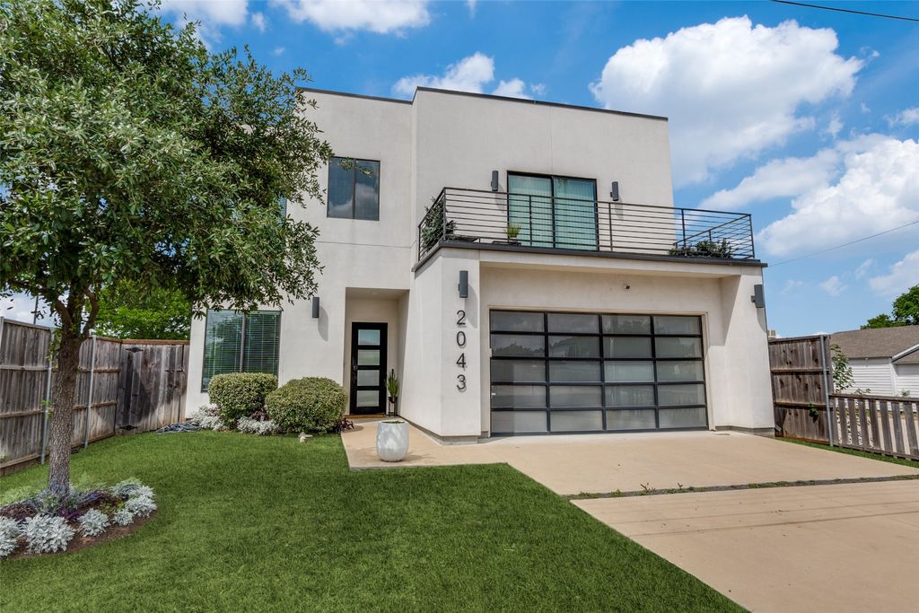 2043 Canada Drive, Dallas, TX 75212