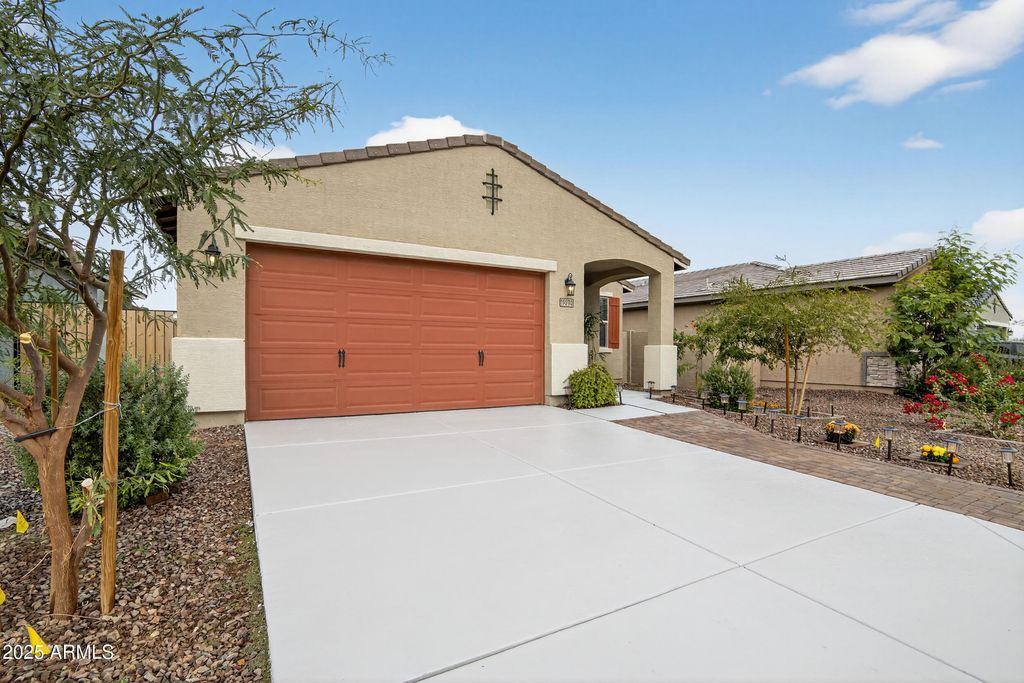 19090 N SILVER DOG Way, Maricopa, AZ 85138 — photo 2