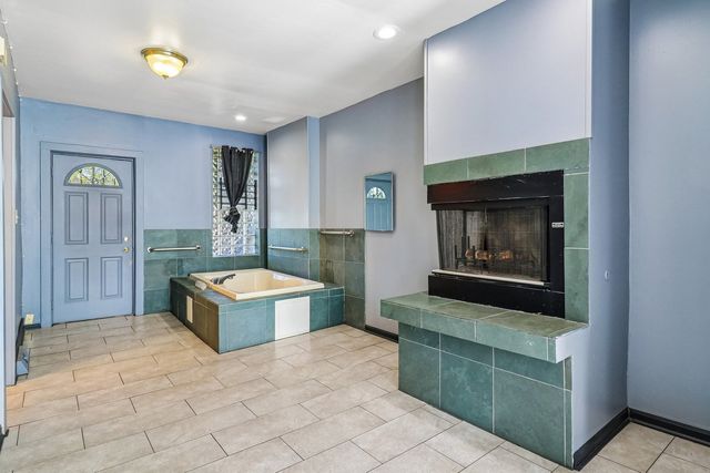 10540 S Maryland Avenue, Chicago, IL 60628