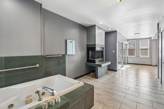 10540 S Maryland Avenue, Chicago, IL 60628