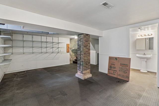 10540 S Maryland Avenue, Chicago, IL 60628