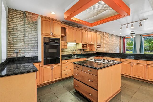 10540 S Maryland Avenue, Chicago, IL 60628