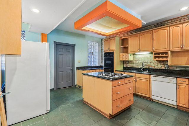 10540 S Maryland Avenue, Chicago, IL 60628